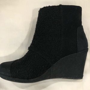 Toms black wedges size 6, tweed material